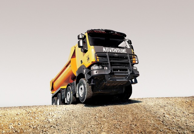 Renault Kerax Adventure (2).jpg